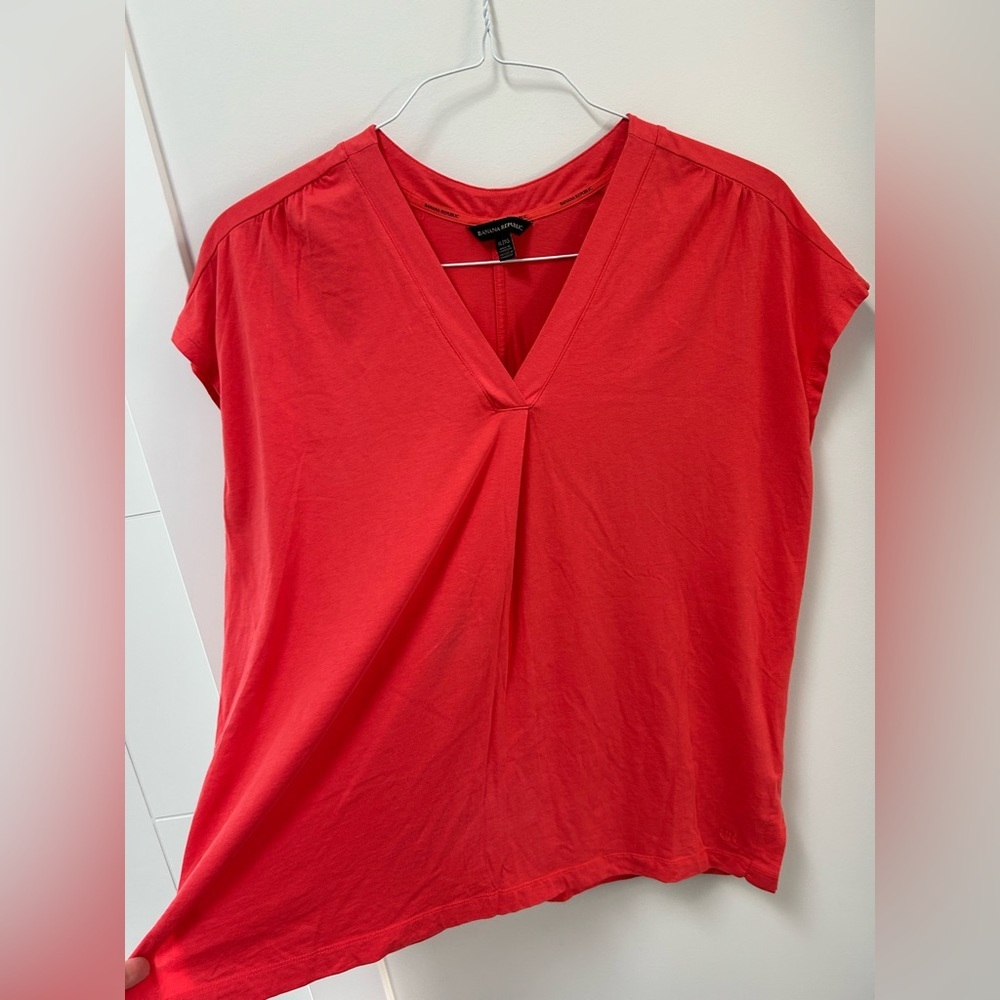 Banana Republic dark Coral V-Neck Tee size xl​